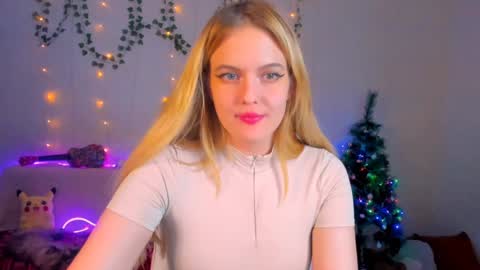Snapshot of alicecaseyy chatting on December 1, 5:26 pm AliceCasey online show from December 1, 5:26 pm