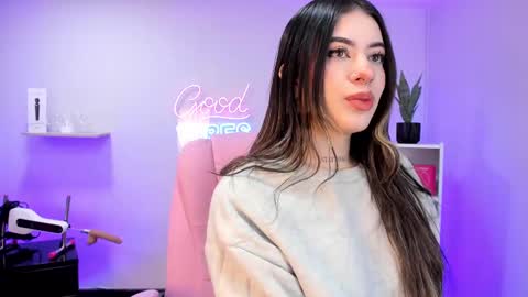 Snapshot of alicee_vixen chatting on September 19, 1:04 pm Alice online show from September 19, 1:04 pm