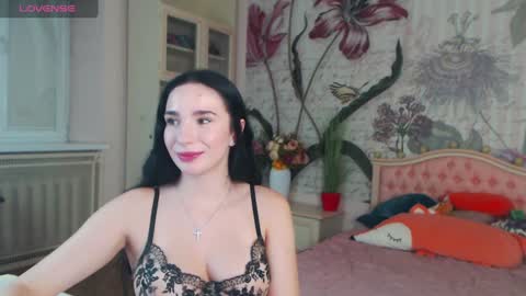 Veronica online show from December 6, 2:11 pm