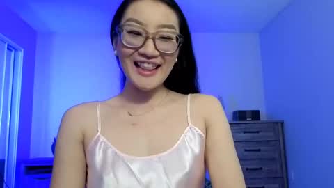 Alicia Hebi online show from September 22, 5:17 pm