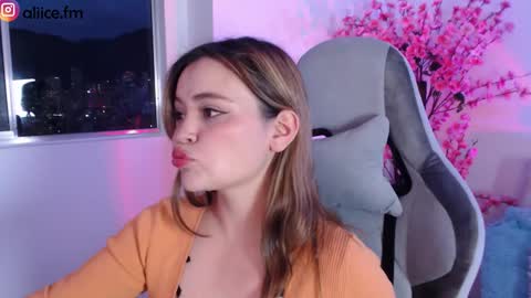 Snapshot of aliicefm chatting on September 8, 11:15 pm Alicia en el pas de las maravillas online show from September 8, 11:15 pm