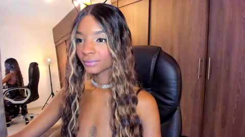 Snapshot of alika_houston chatting on February 16, 8:21 am IG Alik nasso online show from February 16, 8:21 am