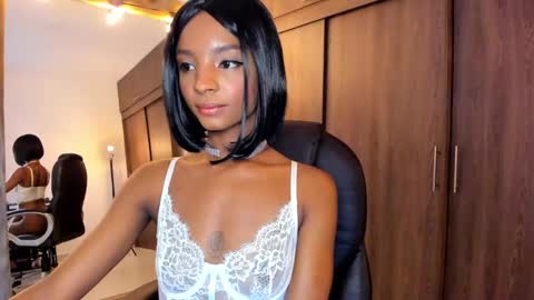 Snapshot of alika_houston chatting on February 6, 11:42 am IG Alik nasso online show from February 6, 11:42 am