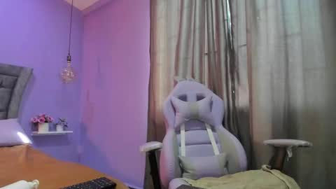 Snapshot of aliss_ik chatting on September 17, 1:58 pm alicia online show from September 17, 1:58 pm