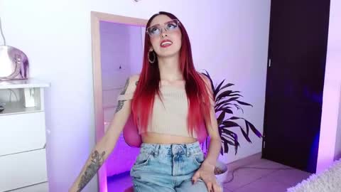 Snapshot of alissesallie_ chatting on January 24, 11:56 pm alissesallie_ online show from January 24, 11:56 pm
