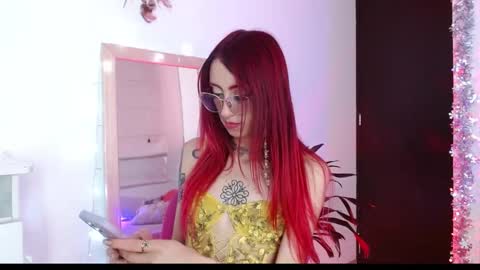 Snapshot of alissesallie_ chatting on January 8, 2:25 am alissesallie_ online show from January 8, 2:25 am