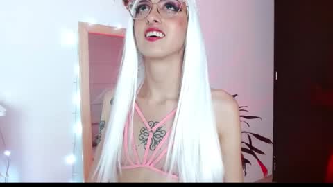 Snapshot of alissesallie_ chatting on January 11, 3:02 am alissesallie_ online show from January 11, 3:02 am