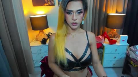 Snapshot of aliyahdeluxx chatting on December 12, 11:17 am aliyah online show from December 12, 11:17 am