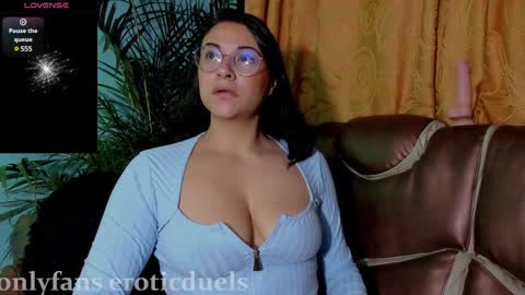 Snapshot of alyceandaxellredhot chatting on December 22, 9:00 am Alyce and Axell online show from December 22, 9:00 am