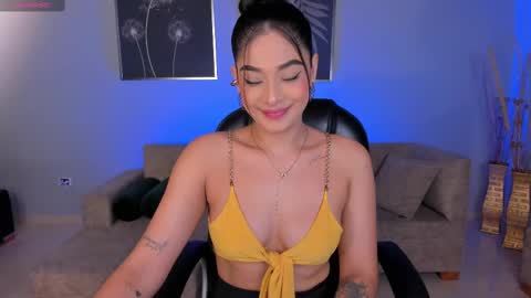 Snapshot of alyssadean_ chatting on February 16, 6:43 am Aly online show from February 16, 6:43 am