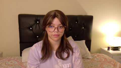Snapshot of amand1_sweet chatting on February 28, 2:09 pm online show from February 28, 2:09 pm