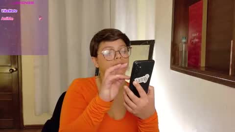 Snapshot of amand1_sweet chatting on March 10, 3:41 pm online show from March 10, 3:41 pm