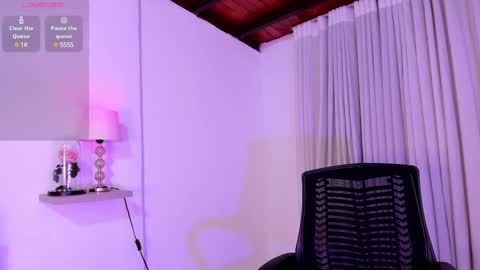 Snapshot of amanda_26 chatting on February 22, 3:12 am Luisa online show from February 22, 3:12 am