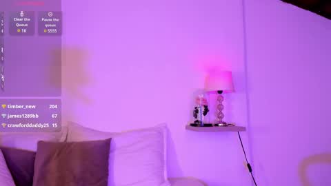 Snapshot of amanda_26 chatting on February 24, 5:11 am Luisa online show from February 24, 5:11 am