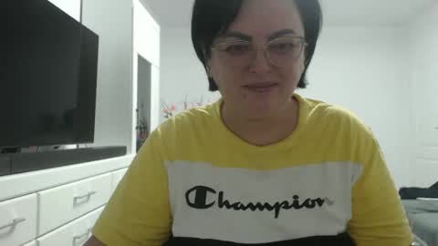 Snapshot of amandamuller1982 chatting on December 9, 12:01 am Anda online show from December 9, 12:01 am