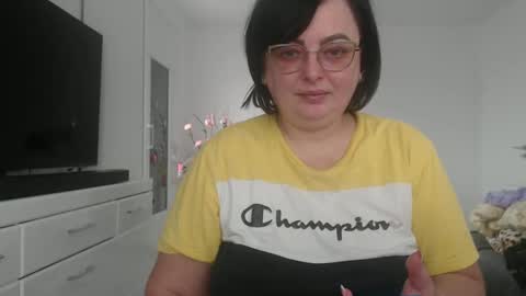 Snapshot of amandamuller1982 chatting on February 6, 8:39 am Anda online show from February 6, 8:39 am