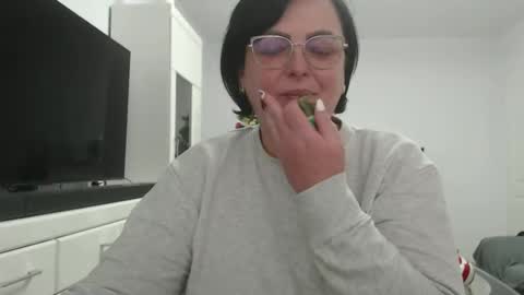 Snapshot of amandamuller1982 chatting on December 27, 10:45 am Anda online show from December 27, 10:45 am
