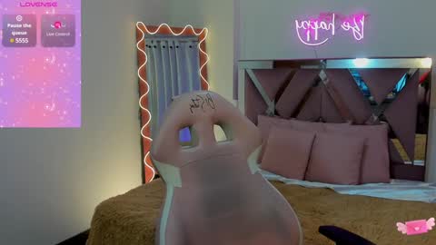Snapshot of amara_tay chatting on February 8, 10:40 pm Amara tay online show from February 8, 10:40 pm