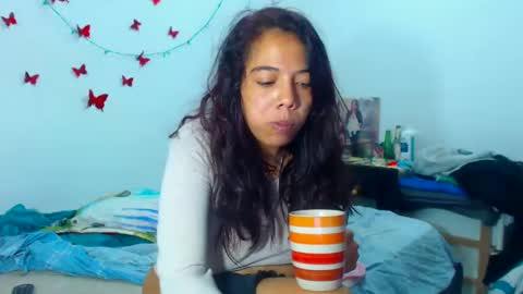Snapshot of amararoberts08 chatting on December 31, 5:40 pm Amara Julia online show from December 31, 5:40 pm