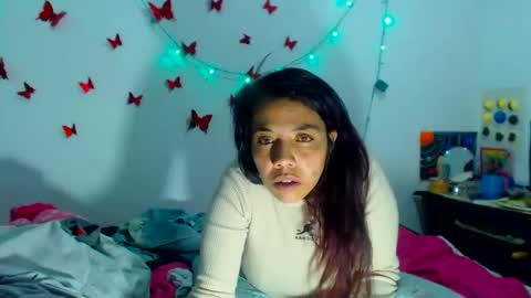 Snapshot of amararoberts08 chatting on January 9, 2:22 am Amara Julia online show from January 9, 2:22 am