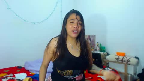 Snapshot of amararoberts08 chatting on December 12, 12:38 am Amara Julia online show from December 12, 12:38 am