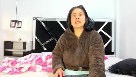 Snapshot of ambbermoon chatting on February 14, 10:49 am online show from February 14, 10:49 am