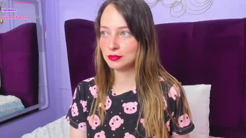 Snapshot of ambeerrwood_ chatting on March 2, 11:39 am . Amber Wood . online show from March 2, 11:39 am