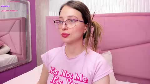 Snapshot of ambeerrwood_ chatting on February 26, 2:59 pm . Amber Wood . online show from February 26, 2:59 pm