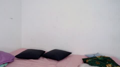 Snapshot of ambel_rose chatting on December 6, 1:35 am ambel_rose online show from December 6, 1:35 am