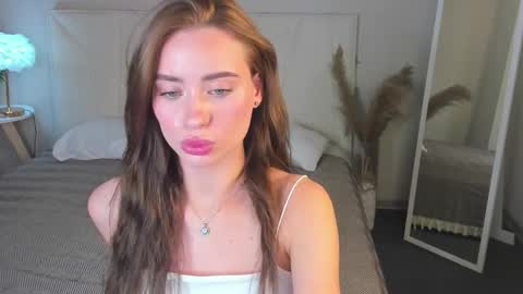 Snapshot of ameli_povilainn chatting on September 17, 10:30 am Ameli online show from September 17, 10:30 am