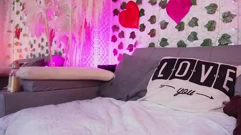 Snapshot of amelia_lov chatting on February 20, 3:12 am Amelia online show from February 20, 3:12 am
