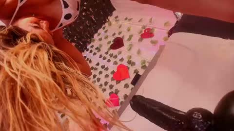 Snapshot of amelia_lov chatting on February 13, 6:09 am Amelia online show from February 13, 6:09 am
