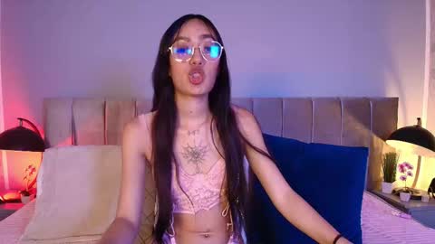 lia online show from September 16, 11:45 am