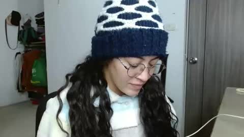 amitlu_ online show from December 3, 10:56 am