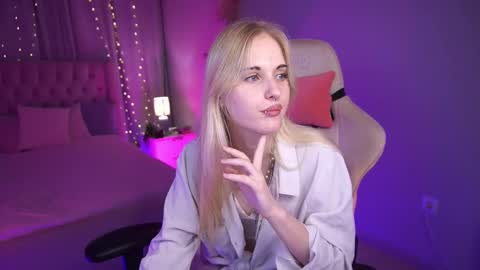 Tessa  online show from September 23, 7:57 am