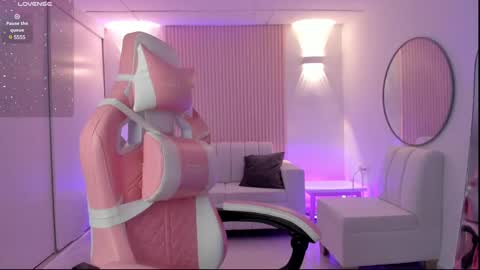 Snapshot of amy_medina_ chatting on February 25, 6:44 pm Emily online show from February 25, 6:44 pm