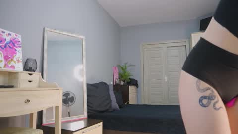 Snapshot of amylanee chatting on September 17, 8:18 am amylanee online show from September 17, 8:18 am