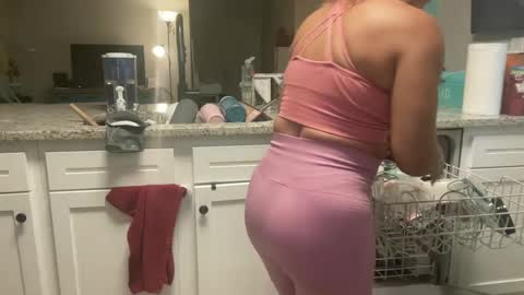 Snapshot of amysmilez chatting on September 18, 3:05 pm Amy Smilez online show from September 18, 3:05 pm