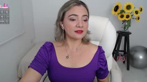 Snapshot of ana_hotmilf chatting on September 13, 11:18 pm Ana online show from September 13, 11:18 pm