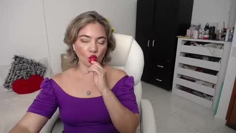 Snapshot of ana_hotmilf chatting on January 8, 11:09 pm Ana online show from January 8, 11:09 pm