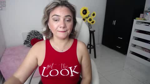 Snapshot of ana_hotmilf chatting on February 14, 10:59 am Ana online show from February 14, 10:59 am