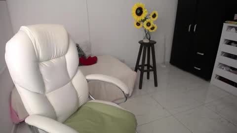 Snapshot of ana_hotmilf chatting on March 4, 12:07 am Ana online show from March 4, 12:07 am