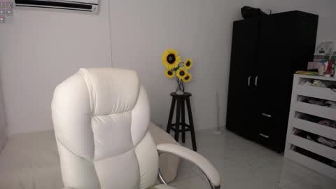Snapshot of ana_hotmilf chatting on March 4, 11:11 pm Ana online show from March 4, 11:11 pm