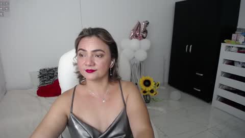 Snapshot of ana_hotmilf chatting on February 2, 10:06 pm Ana online show from February 2, 10:06 pm