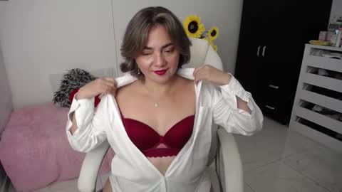 Snapshot of ana_hotmilf chatting on February 14, 10:58 pm Ana online show from February 14, 10:58 pm