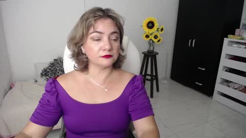 Snapshot of ana_hotmilf chatting on February 8, 3:00 pm Ana online show from February 8, 3:00 pm