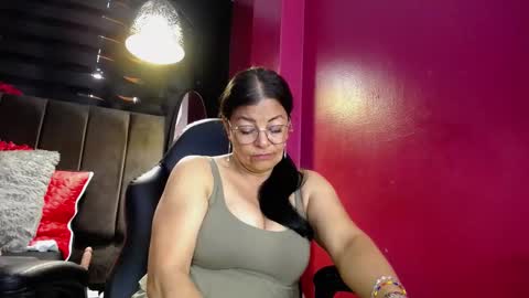 Snapshot of ana_mature_ chatting on February 27, 7:47 pm Ana online show from February 27, 7:47 pm