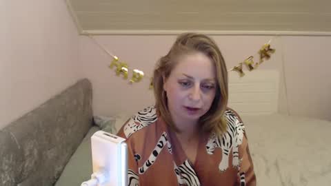 Snapshot of andorphina chatting on January 3, 7:29 pm Andorphin online show from January 3, 7:29 pm