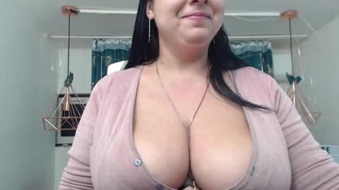 Snapshot of andrahart_ chatting on February 21, 1:33 am AndraHart online show from February 21, 1:33 am