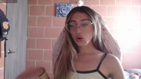 Snapshot of andrea_camila chatting on September 21, 4:11 pm Andrea online show from September 21, 4:11 pm